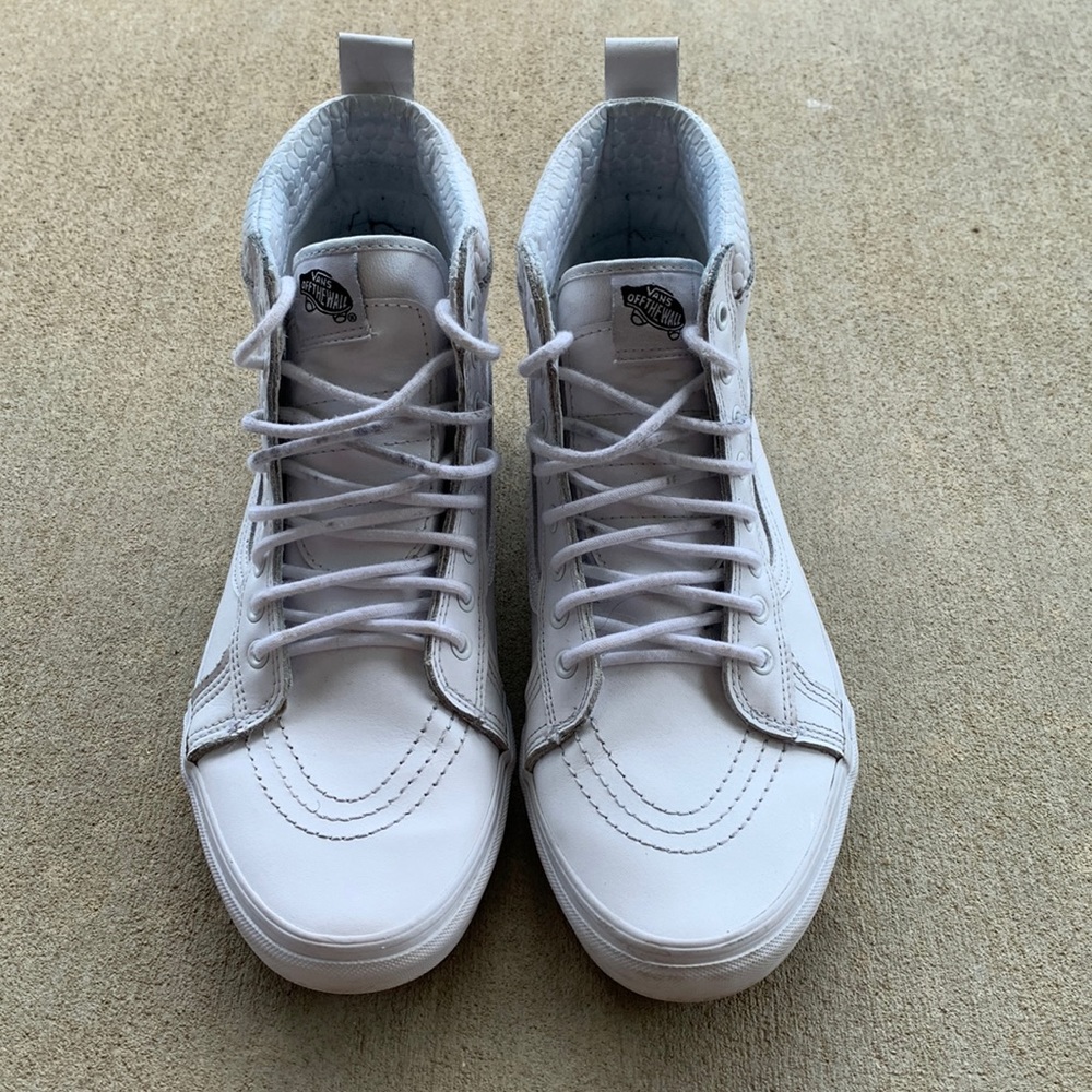 White sk8-hi Vans leather MTE men’s size 12